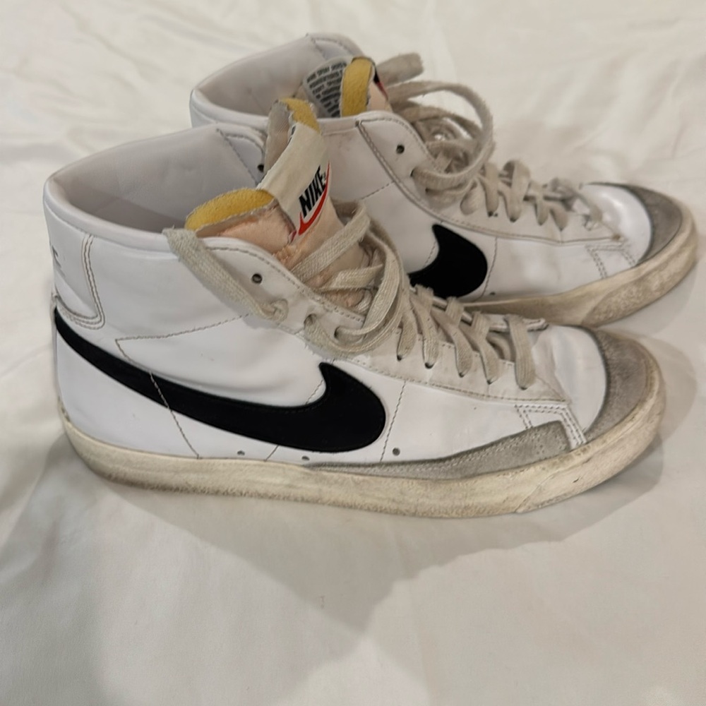 NIKE Blazer Mid '77 Womens Shoes 8.5